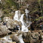 Passagem por cascata no Cañon d'Anisclo