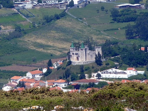 Castelo de Porto de Mós, visto da Pragosa