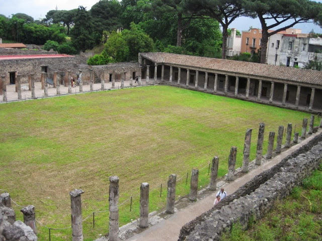 Pompeia - pátio dos gladiadores