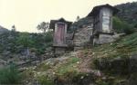 Vale do Caima e Serra da Freita 20-05-90 Espigueiros na aldeia de Abundância