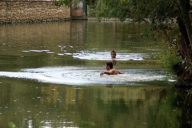 Na praia fluvial