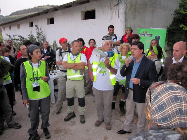 Oh "puto" o que é que fazias fazias perfilado junto aos presidentes? Estavas a bater-te á foto?