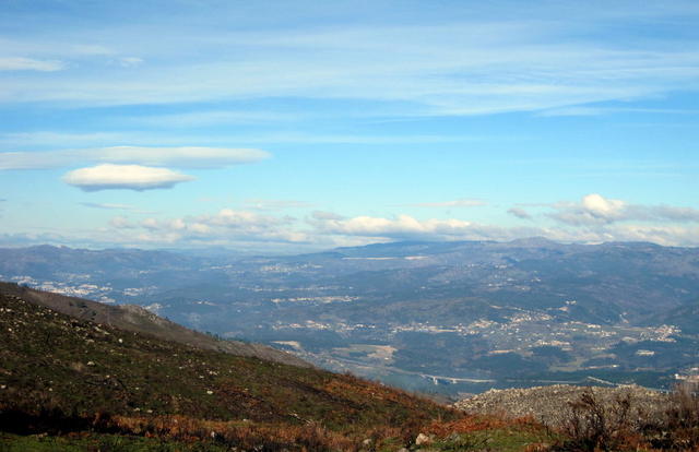 Ao fundo, terras do Barroso e Gerês