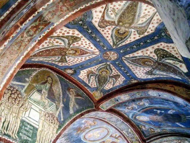 Frescos românicos bizantinos do início do século XIII (num total de 540m²!), em notável estado de conservação